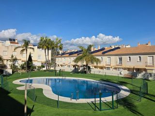 Maison jumelée à Lo Cea. Chalet adosado en torre de benagalbón .
