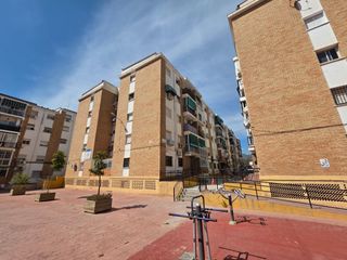 Pis  Calle san martin. Piso con garaje a 500 m. carlos haya