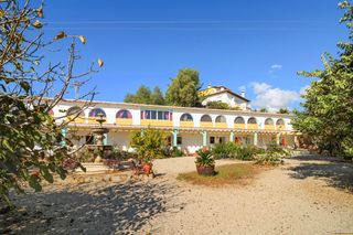 Xalet a Almayate Bajo. Villa con licencia turística