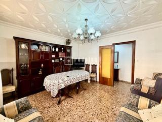 Appartement  Algol. Venta de bajo con patio de 25m, 3 dormitorios, 1 baño, amplia co