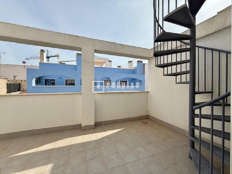 Foto e5344557-d8d3-4c54-990f-ae25cccfe9c8. Attique avec chauffage dans Carolinas Bajas Alicante