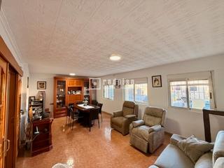 Pis  Deportista cesar porcel. Bajo de tres dormitorios y dos baños