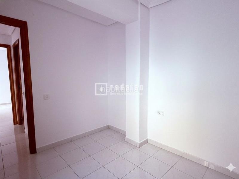 Foto 3cf86739-a01a-427f-87dd-ff37e176e94b. Piso en Barrio Benicalap Valencia