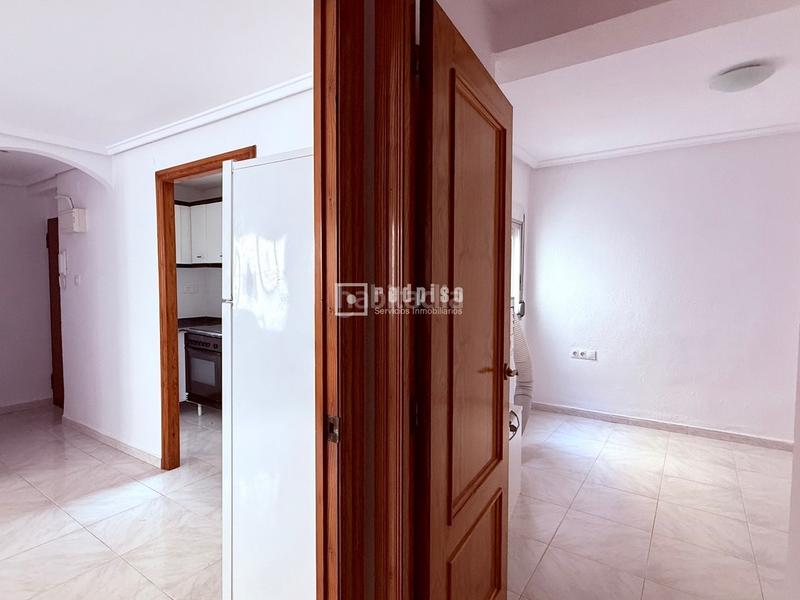 Foto 731d1a1e-bd7d-453c-b066-8e6ea666e1c0. Piso en Barrio Benicalap Valencia