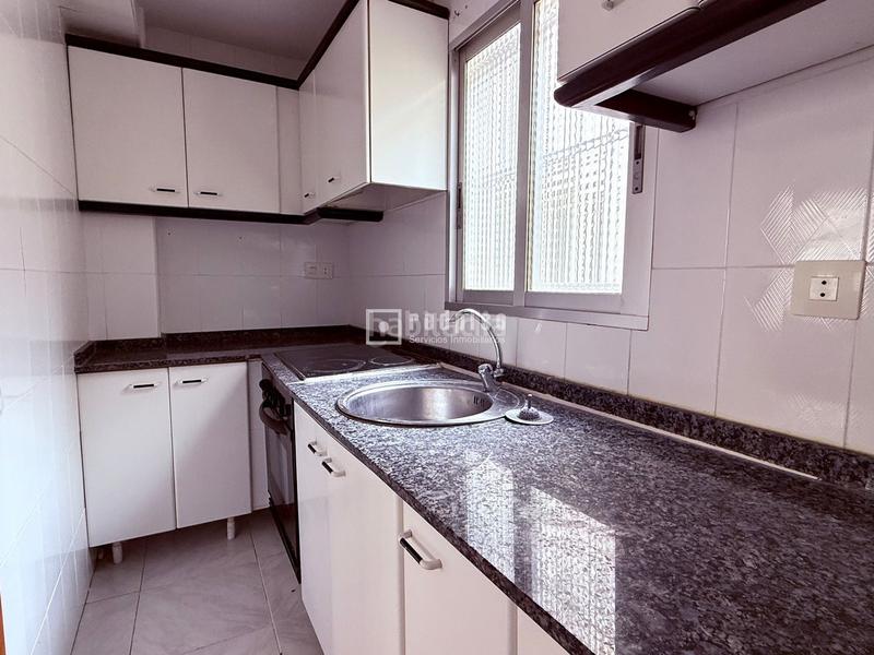 Foto 77b7fb44-b257-4c86-929c-b581d129adee. Piso en Barrio Benicalap Valencia