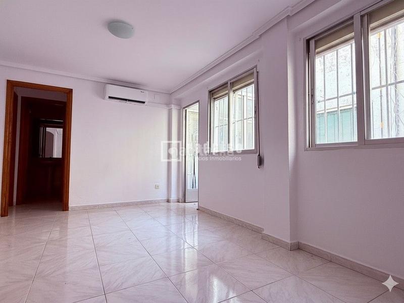 Foto 882f0435-bc13-4148-86be-fd84b41b721c. Piso en Barrio Benicalap Valencia