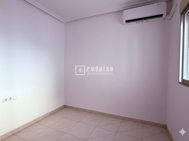 Foto 887cb884-c75d-47d3-b55f-923f6080b27b. Piso en Barrio Benicalap Valencia