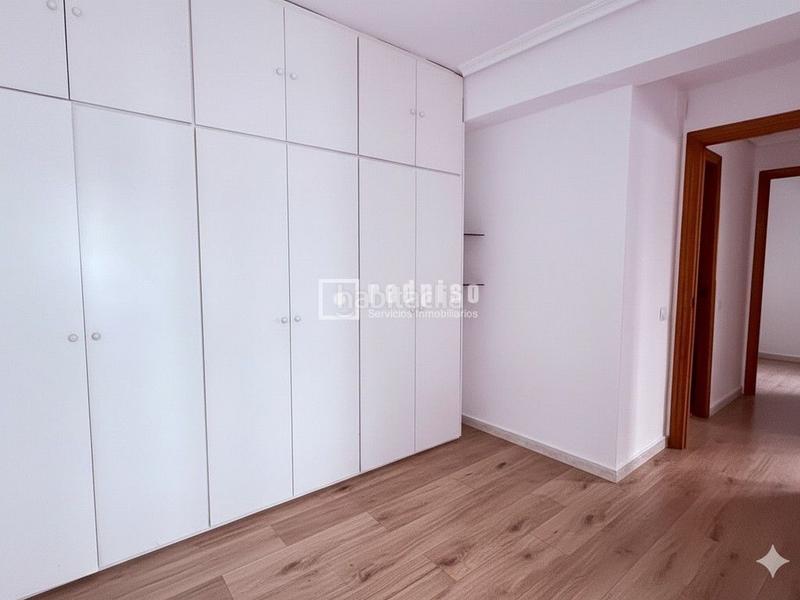 Foto ff84e5e3-e5f8-4c87-b061-53e96db3a833. Piso en Barrio Benicalap Valencia