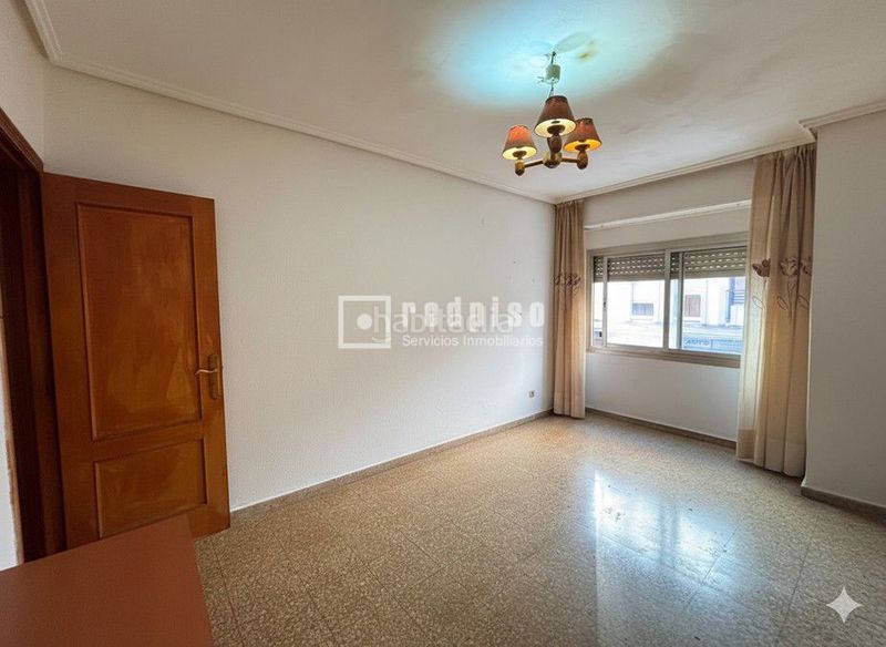 Foto 7b83be0e-a4d8-4c5b-9dac-e9c3c225f63f. Piso en Barrio Benicalap Valencia