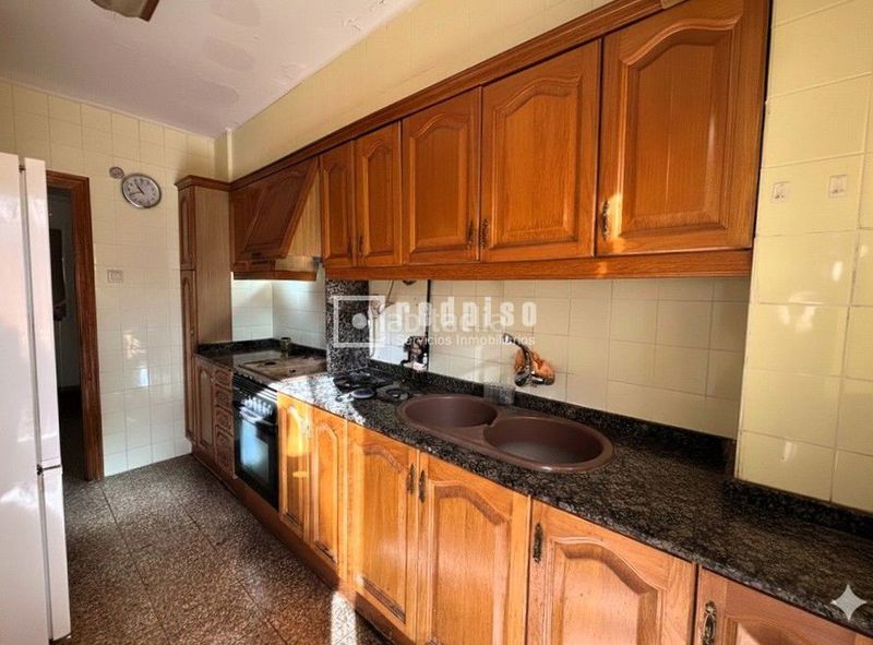 Foto c401dde7-c568-4c3b-81f7-bf16bdf0a407. Piso en Barrio Benicalap Valencia