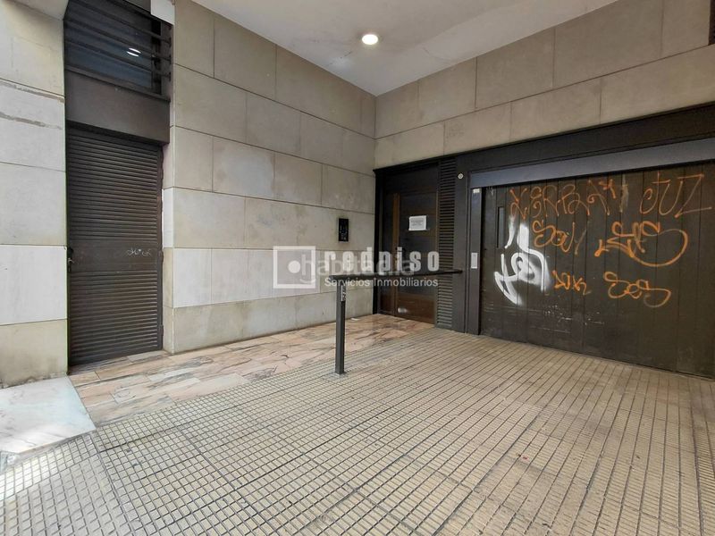 Foto 05f9142f-b0f3-4624-8ec1-fc0d22914700. Aparcament cotxe a La Petxina Valencia