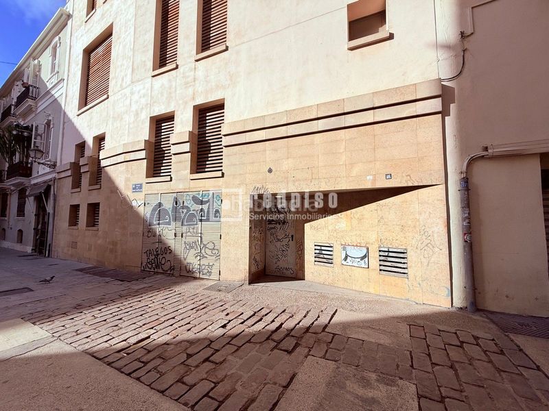 Foto aa673ea2-f6a2-4bed-9ce3-159c38a156b3. Aparcament cotxe a El Mercat Valencia