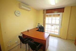 Rent Office space  Jesus santos rein. Oficina en avenida jesús santos rein