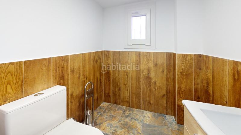 Foto 37930b9c-ce6b-4536-8eff-092d1a03ee8d. Alquiler local comercial local en plaza el yate en Fuengirola