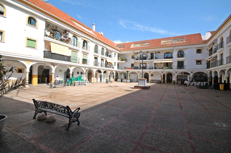 Foto 5b181dd9-f137-48a5-b7ce-905cb603a5a6. Alquiler local comercial local en plaza el yate en Fuengirola