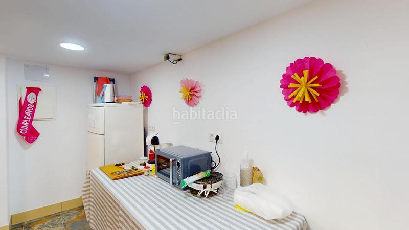 Foto d3c98e53-0b05-419a-865c-9d7b97ef7730. Alquiler local comercial local en plaza el yate en Fuengirola