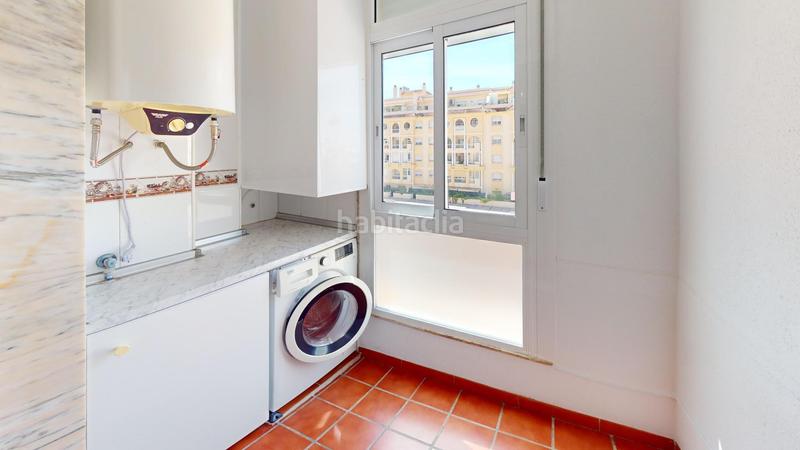 Foto bbb2767e-fa86-4dfc-b12d-b4d2aead6286. Piso  de dos dormitorios dos baños para entrar a vivir! en Fuengirola