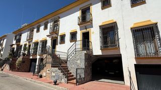 Casa a schiera  Barrio hierbamora. Chalet adosado en venta en benalmadena con cuatro dormitorios, t