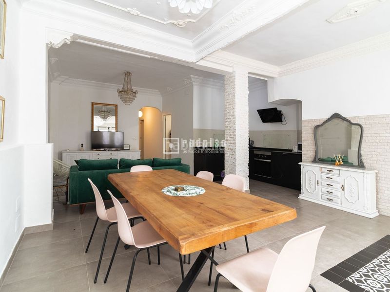 Foto 09dc40f7-62fb-4ff4-af64-57c254616e3c. Casa amb calefacció a En Corts - Doctor Waksman Valencia