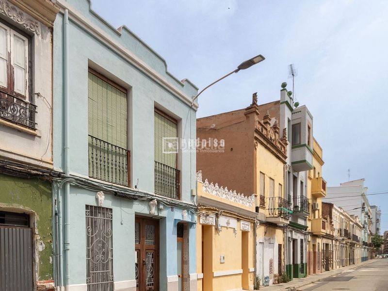 Foto 0a3fc57a-1b09-4a8a-9767-4bdcad4ccb5c. Casa amb calefacció a En Corts - Doctor Waksman Valencia