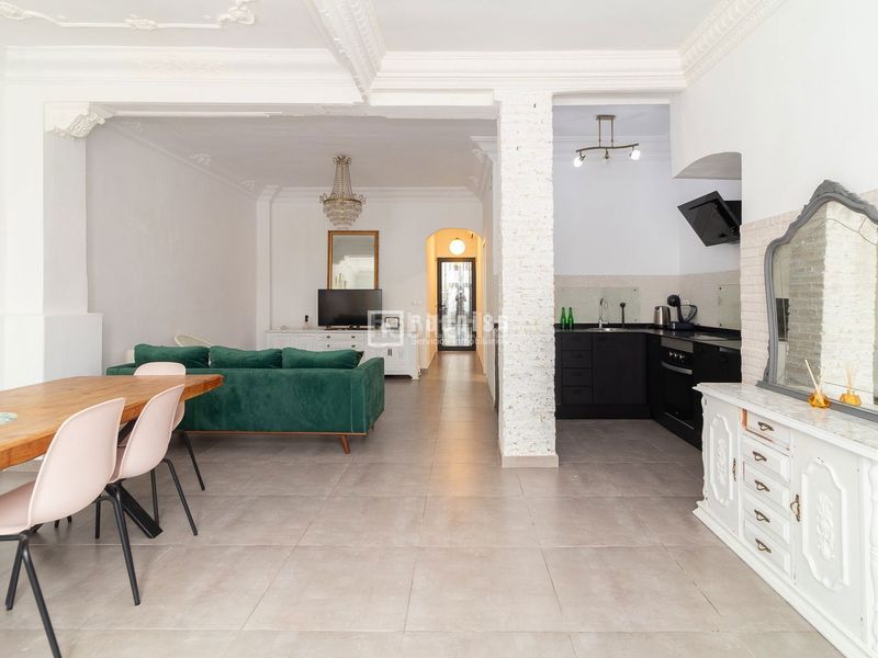 Foto 1b4ad6eb-f072-4da7-9487-55245ac8f4db. Casa amb calefacció a En Corts - Doctor Waksman Valencia