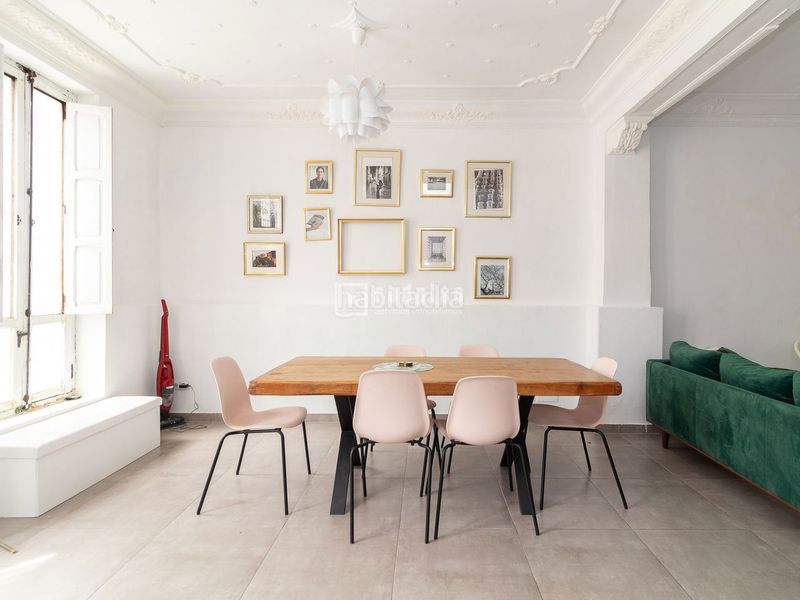 Foto 4e46d445-c651-4b46-83c0-24eb84582a2f. Casa amb calefacció a En Corts - Doctor Waksman Valencia