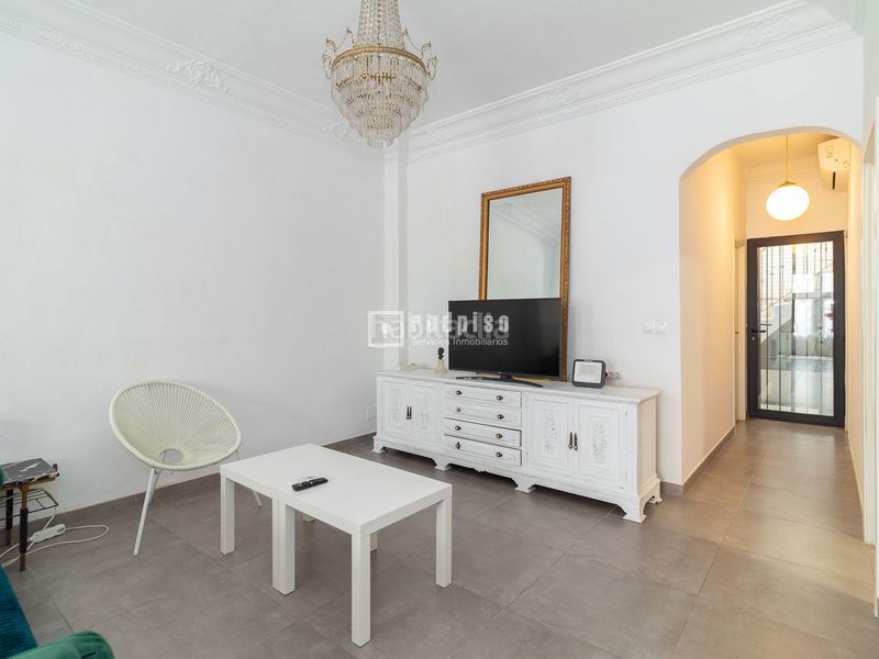 Foto 5bdbac9f-b74c-4e0d-b3d1-b05a93363fdb. Casa amb calefacció a En Corts - Doctor Waksman Valencia