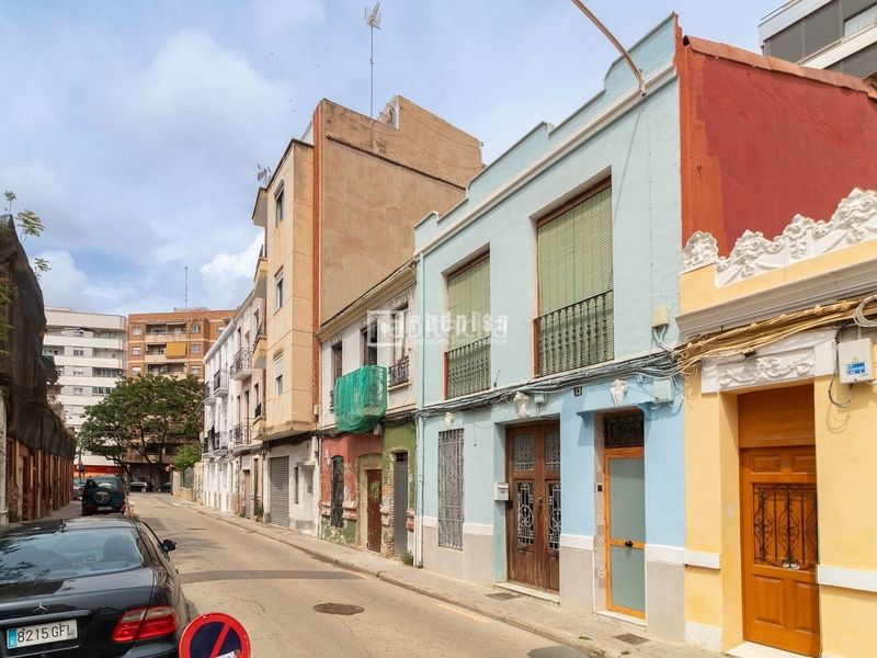 Foto 6f9709f9-3bd5-4136-b5ef-44dfcfc3913d. Casa amb calefacció a En Corts - Doctor Waksman Valencia