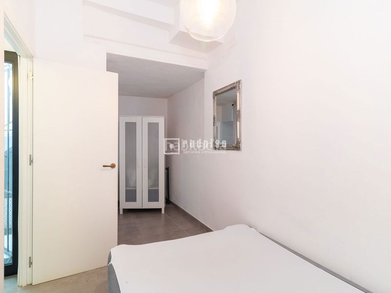 Foto b28b4054-8197-4d9c-8d74-df52070e615b. Casa amb calefacció a En Corts - Doctor Waksman Valencia