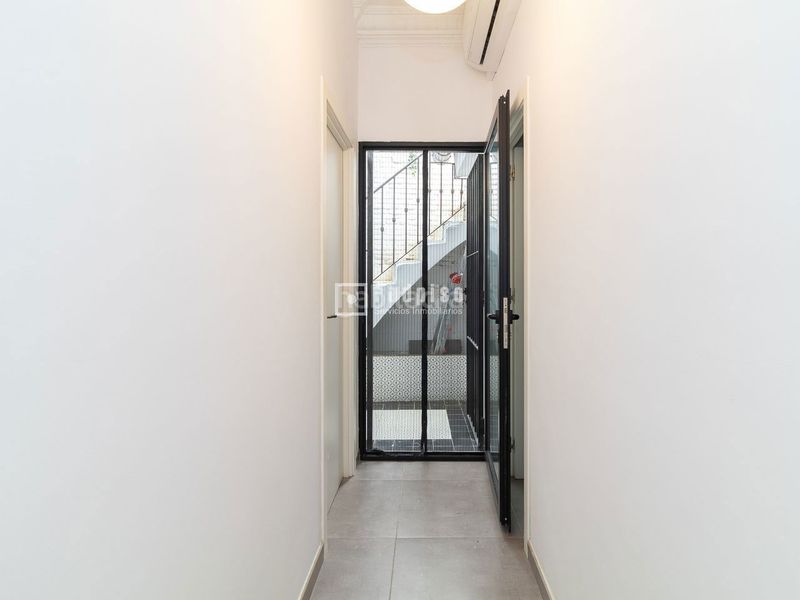 Foto fe557ae7-2190-4f73-87ff-df49f0bfd761. Casa amb calefacció a En Corts - Doctor Waksman Valencia