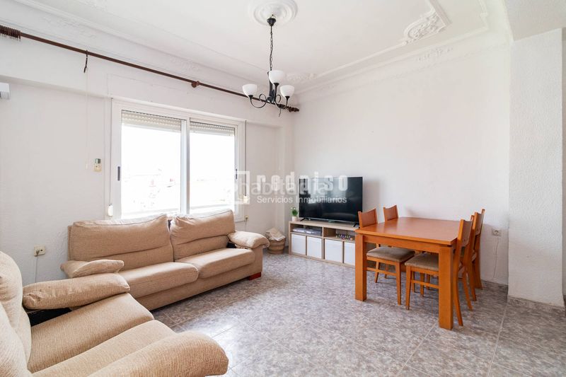 Foto fba2797f-9c21-408f-b0b6-79ebe39528bc. Pis a Russafa Valencia