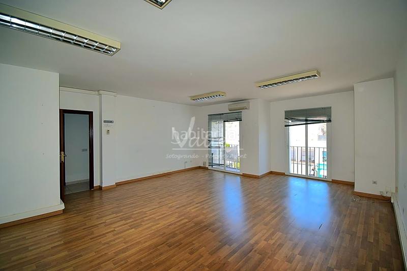 Foto 166ef04e-7260-44c9-8de5-93c772973066. Bureau dans San Enrique-Guadiaro-Pueblo Nuevo Sotogrande