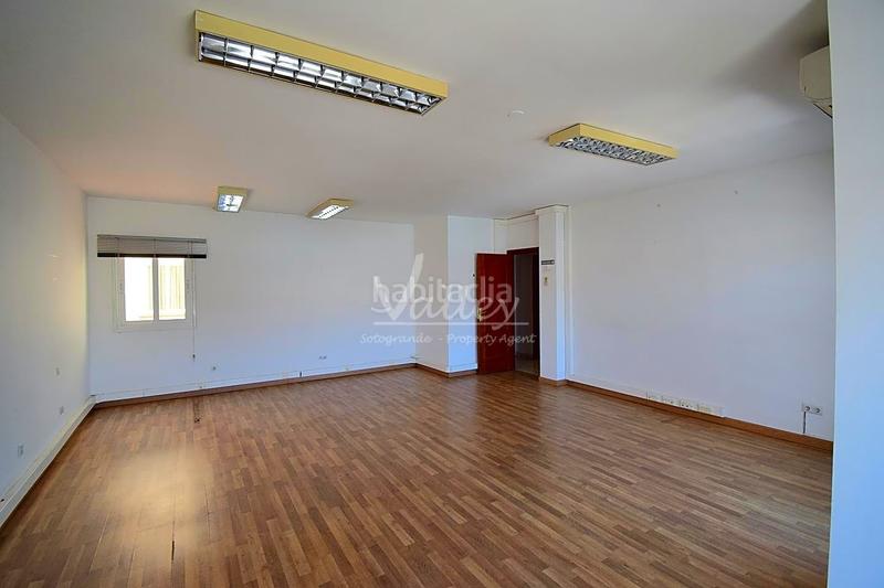 Foto 47cd8764-1885-403f-a13e-8991893aaaec. Bureau dans San Enrique-Guadiaro-Pueblo Nuevo Sotogrande