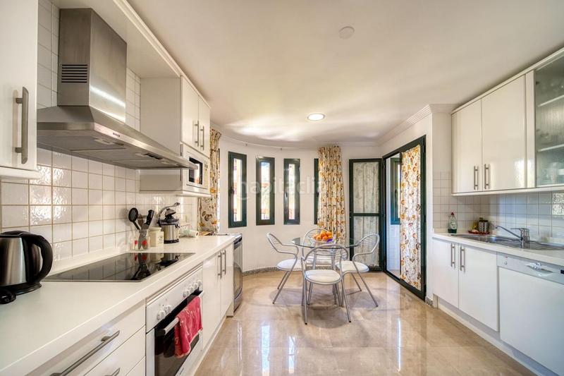 Foto b39fe8d3-5eaf-4b9e-ad49-2e6cb586cb37. Etagenwohnung mit parking pool in Sotogrande alto Sotogrande