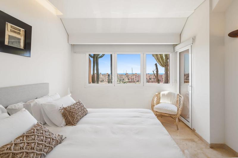 Foto 791c8e92-081f-4c5a-b5d6-af8e73e1da59. Àtic amb aparcament piscina a puerto de Sotogrande-la marina Sotogrande