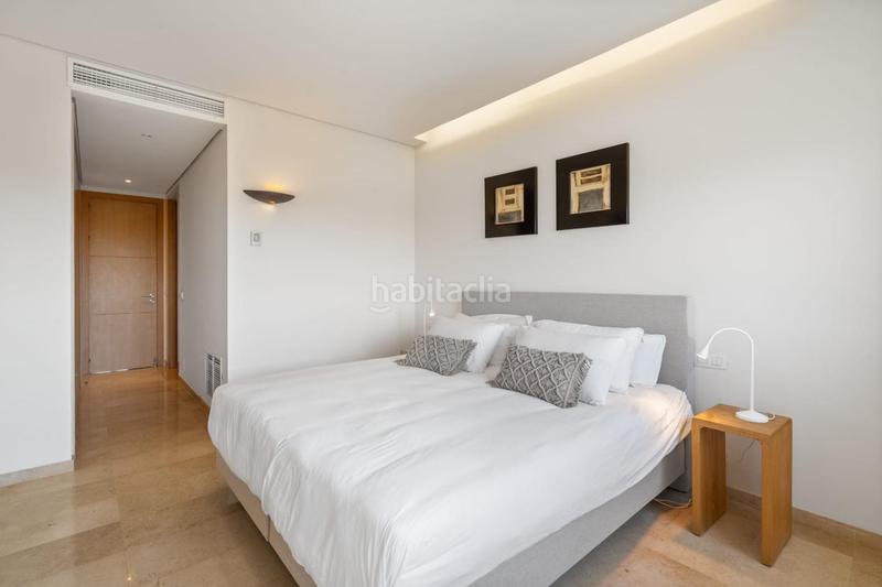 Foto 7bb7b72d-fb5f-426b-91be-792fc8039a14. Àtic amb aparcament piscina a puerto de Sotogrande-la marina Sotogrande