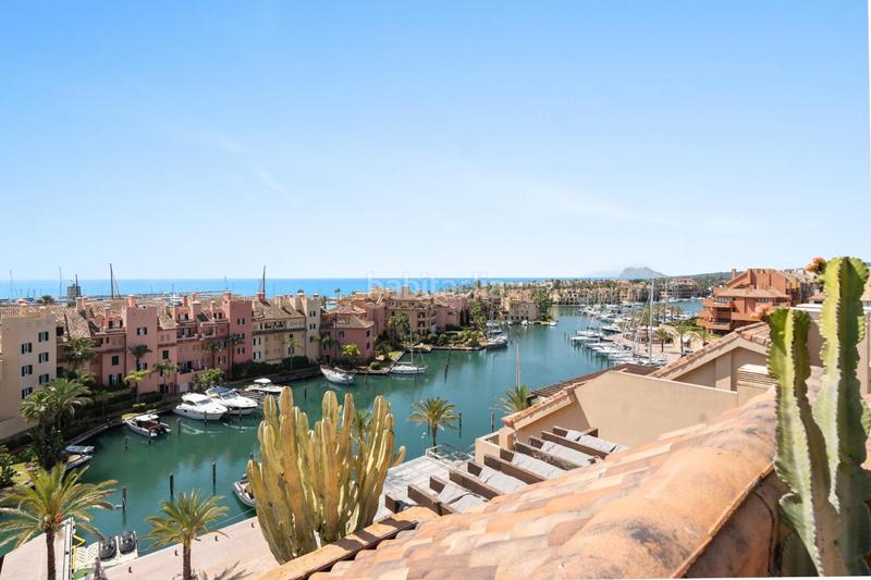 Foto deabf759-36b3-4029-bdd5-387507f77b58. Àtic amb aparcament piscina a puerto de Sotogrande-la marina Sotogrande