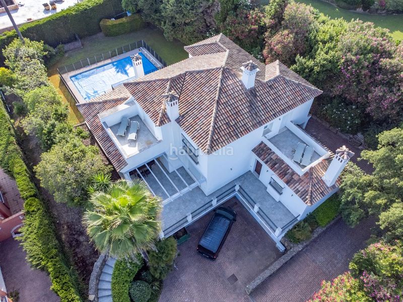Foto 1fd4ac68-17ce-45f3-bc08-5abe1a42520d. Casa amb piscina a Sotogrande costa Sotogrande