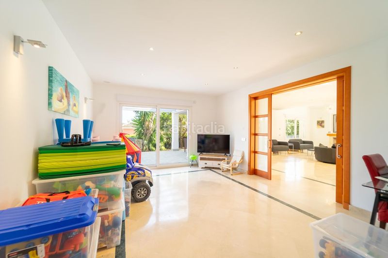 Foto aa8d0f68-0dad-4938-848c-2e778fd0e773. Casa amb piscina a Sotogrande costa Sotogrande