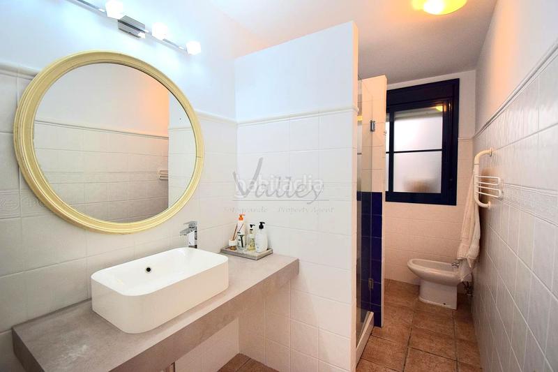 Foto f446cf4c-ff21-4181-a3e7-4d78dfe42ed1. Piccolo appartamento con parcheggio piscina in La Alcaidesa