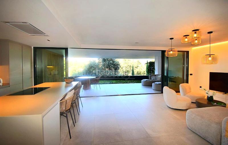 Foto db899ea2-1f8c-4cef-b533-c7aab73dfb78. Piccolo appartamento con riscaldamento parcheggio piscina in Sotogrande