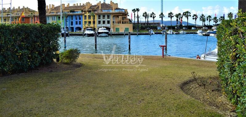 Foto 004b7c1b-0259-4725-9ae6-632a039bbb69. Location duplex avec parking dans puerto de Sotogrande-la marina Sotogrande