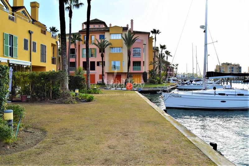 Foto f23b0343-1540-4de4-ba1e-deec6d61d582. Location duplex avec parking dans puerto de Sotogrande-la marina Sotogrande