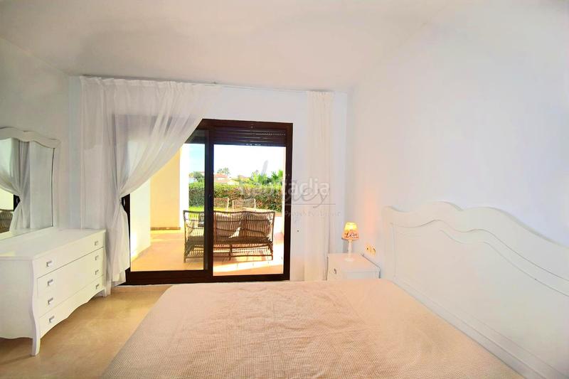 Foto 8b618f27-d40f-4be5-a32c-b6725a58f920. Apartament amb aparcament piscina a La Alcaidesa