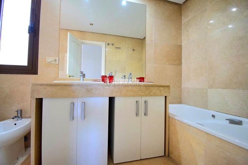 Foto caad8c08-ca7a-4bdd-b8ae-f04c09f4e3ab. Apartament amb aparcament piscina a La Alcaidesa