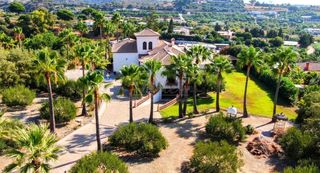 Masia  Alberdina. Exclusiva finca en el padr�n, estepona
