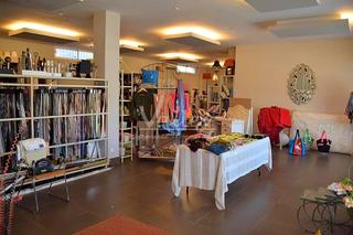 Local commercial  . mar del sur