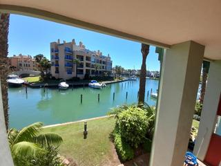 Pis a Puerto de Sotogrande-La Marina. Venta en gran apartamento en urbanización isla tortuga, la marin