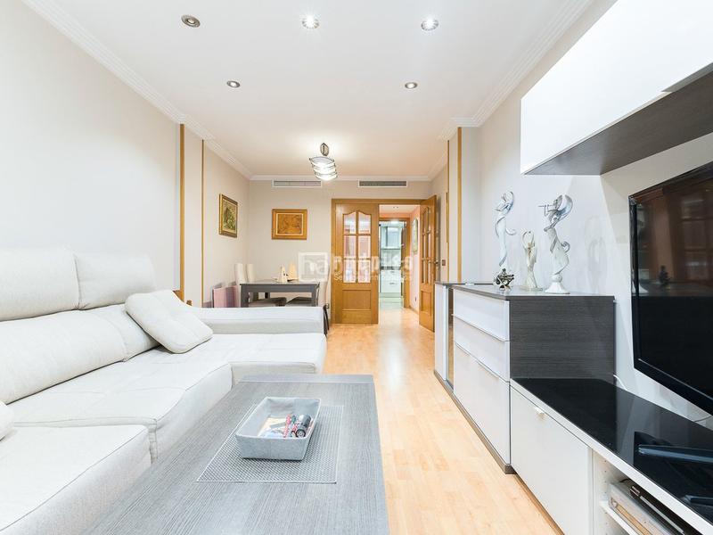 Foto b16e3513-da31-4fd3-8bfc-f7d3f1421c73. Etagenwohnung mit parking in El Grau Valencia