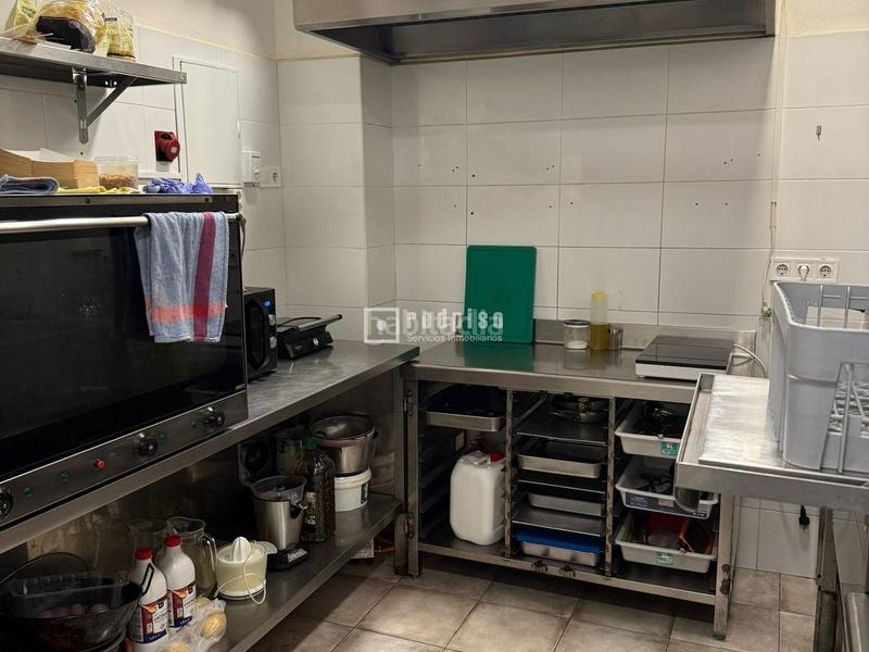 Foto 2ae33402-60be-43a0-b86e-69f4715ae6eb. Local comercial se traspasa cafetería con licencia activa en local esquinero en Valencia